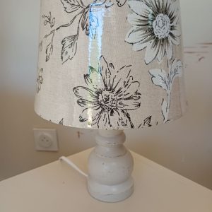 Paire de lampes patinées avec abat-jours neufs